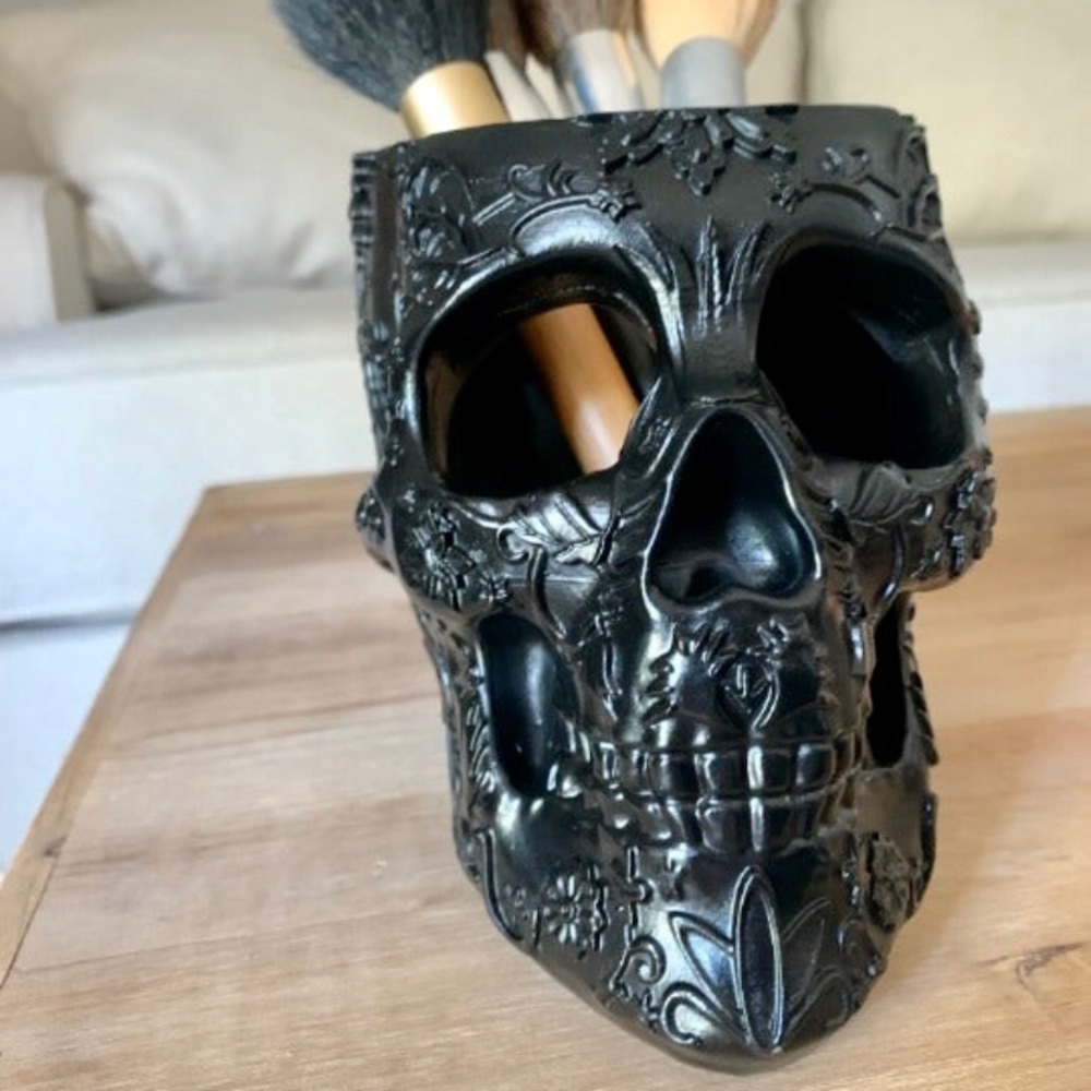 Black ceramic skull-Dia de los Muertos, candle holder; New